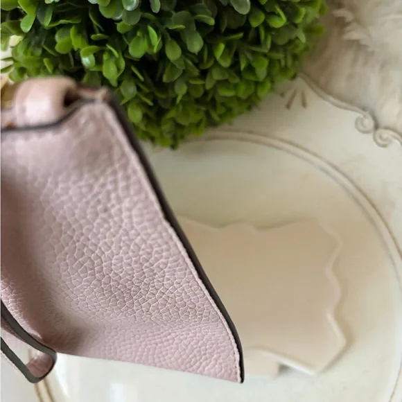 Michael Kors Blush Pink Pebbled Leather Wristlet Clutch with Gold Logo - Picture 7 of 9